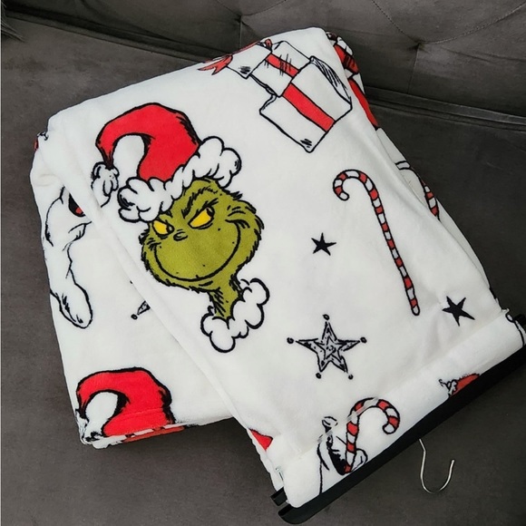 Other - NWT The Grinch holiday plush throw blanket oversized 50x70